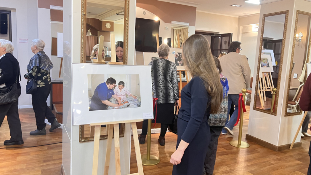 В клубе «Выборгская сторона» открылась фотовыставка к 100-летию Педиатрического университета