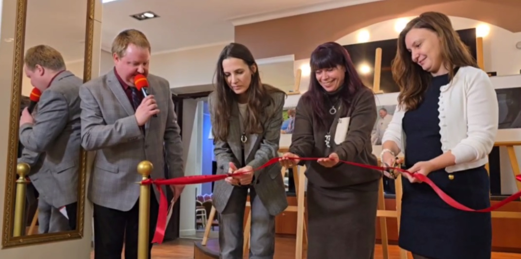 В клубе «Выборгская сторона» открылась фотовыставка к 100-летию Педиатрического университета 2