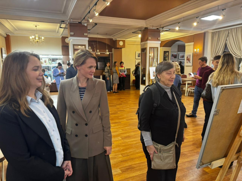 В клубе «Выборгская сторона» открылась фотовыставка к 100-летию Педиатрического университета 8