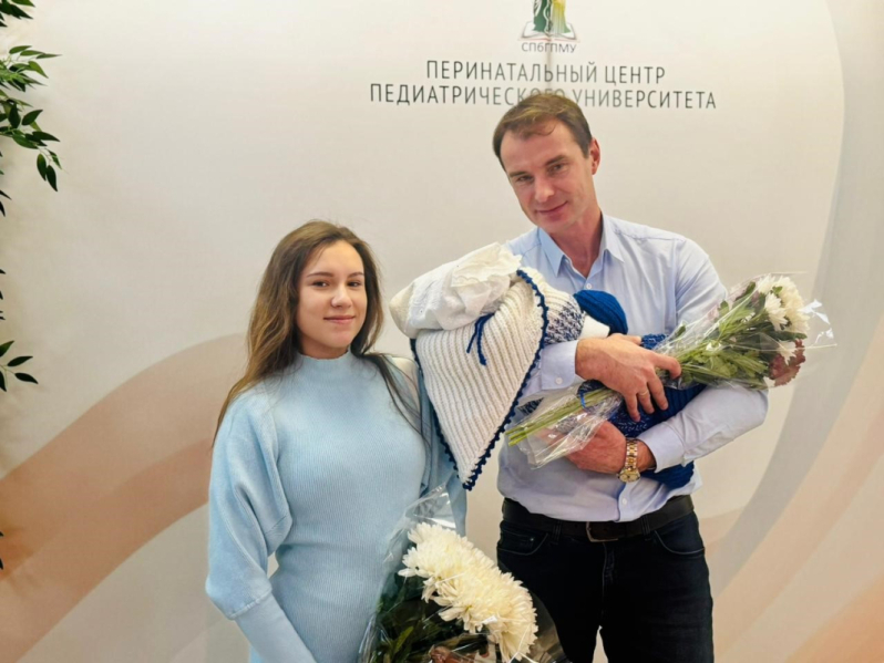 Пилот санавиации Алиса Куквинова родила сына в Перинатальном центре Педиатрического университета