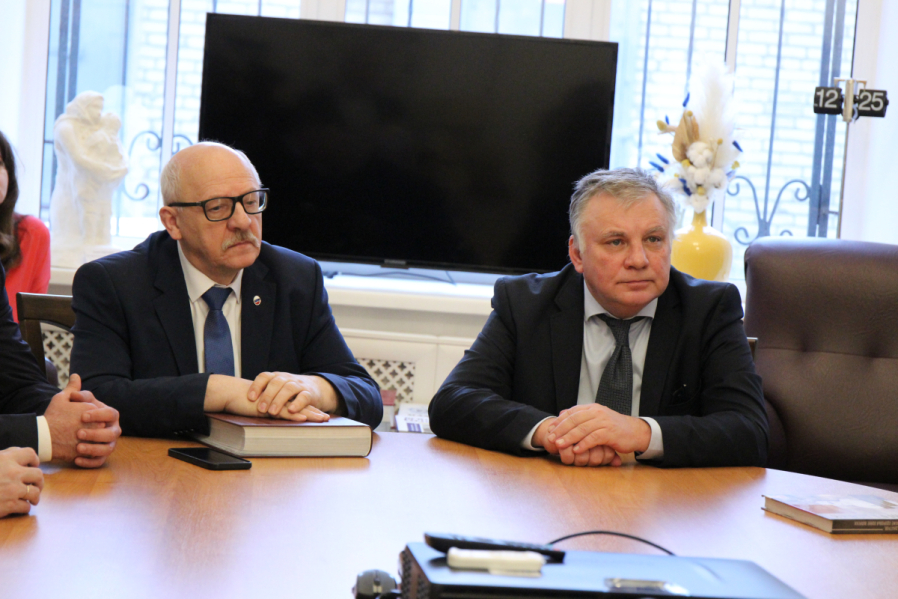 В Педиатрическом университете представили подлинные документы из архива Карла Раухфуса 10