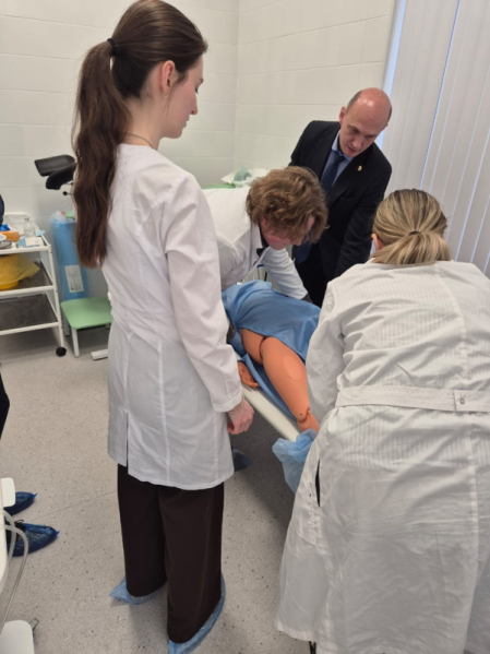 Старшеклассники Горчаковского лицея МГИМО получили первую медицинскую профессию 8