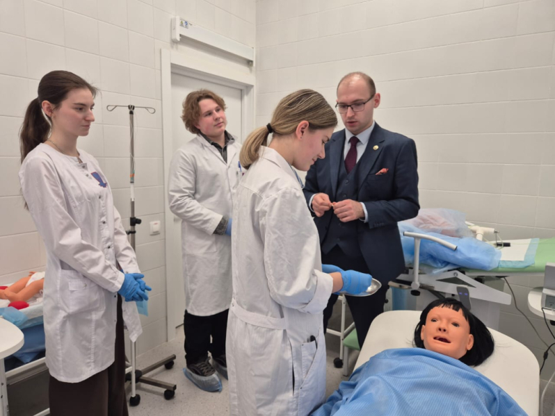 Старшеклассники Горчаковского лицея МГИМО получили первую медицинскую профессию 14