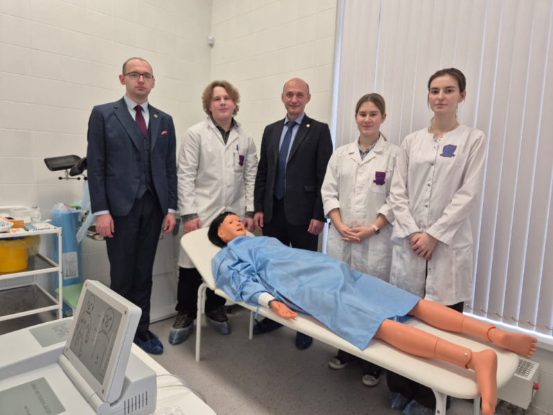 Старшеклассники Горчаковского лицея МГИМО получили первую медицинскую профессию 15