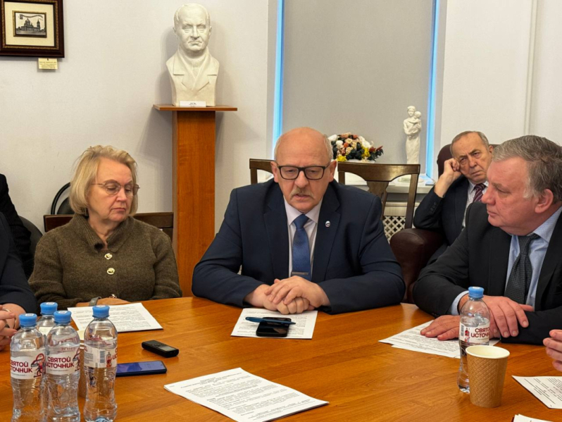 Дмитрий Иванов: «Мы поддерживаем инициативы, направленные на улучшение демографической ситуации» 9