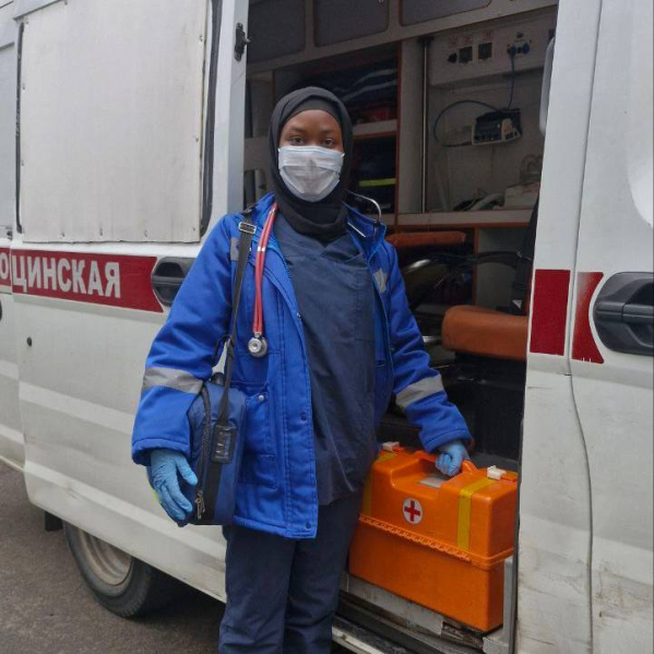 Будущие врачи осваивают экстренную помощь на станции скорой 1