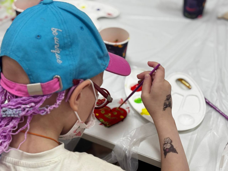 Пациенты онкогематологического отделения клиники Педиатрического университета нарядили ёлку 1