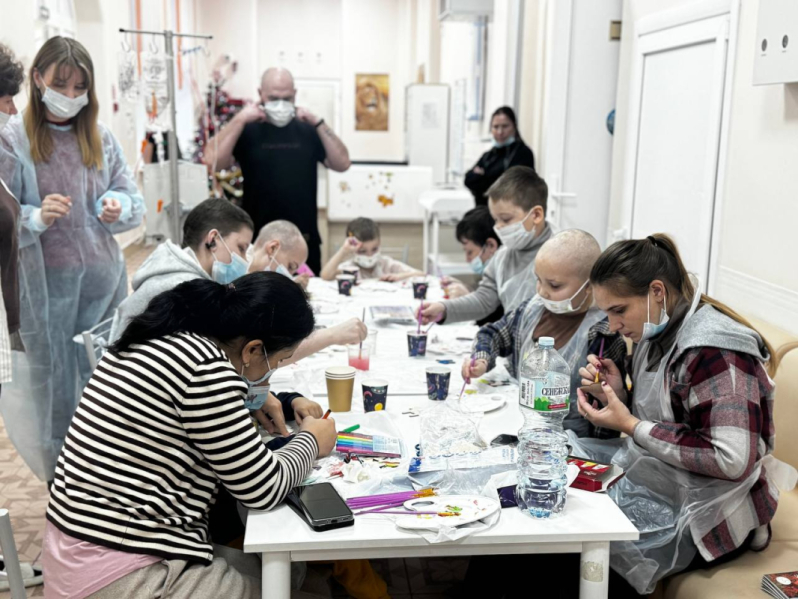 Пациенты онкогематологического отделения клиники Педиатрического университета нарядили ёлку