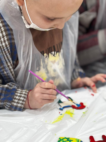 Пациенты онкогематологического отделения клиники Педиатрического университета нарядили ёлку 3