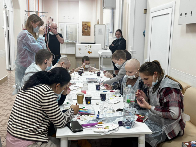 Пациенты онкогематологического отделения клиники Педиатрического университета нарядили ёлку 4