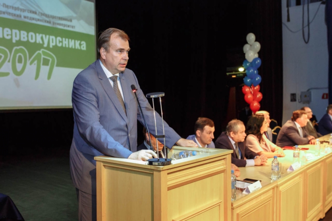 Педиатрический университет пополнили 800 студентов 6