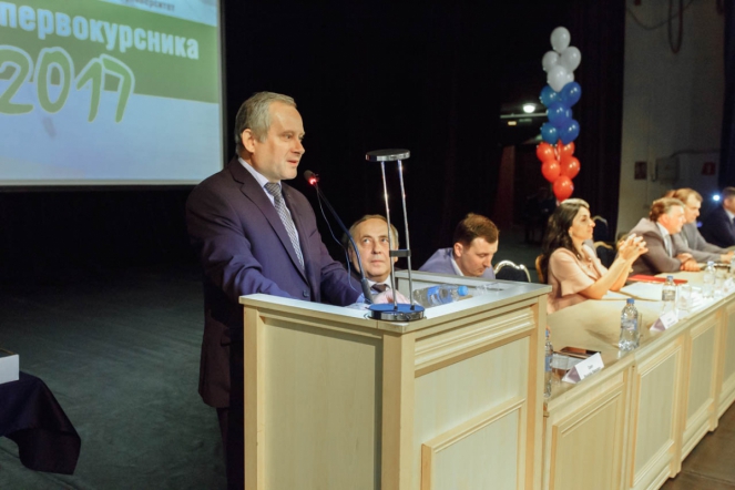 Педиатрический университет пополнили 800 студентов 7