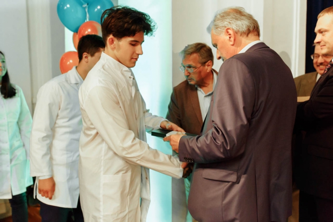 Педиатрический университет пополнили 800 студентов 22