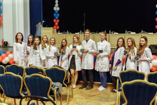 Педиатрический университет пополнили 800 студентов 32