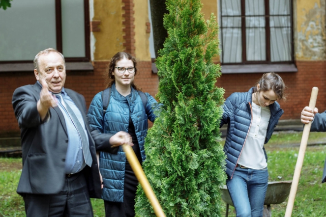 Студенты 6 курса СПбГПМУ дали старт «аллее выпускников» 8