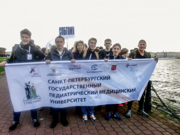 Первокурсники СПбГПМУ – участники парада российских студентов