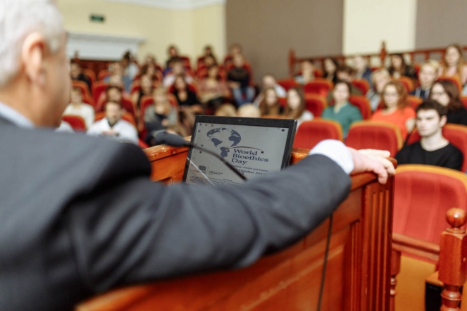 СПбГПМУ отметил всемирный день биоэтики научной дискуссией студентов