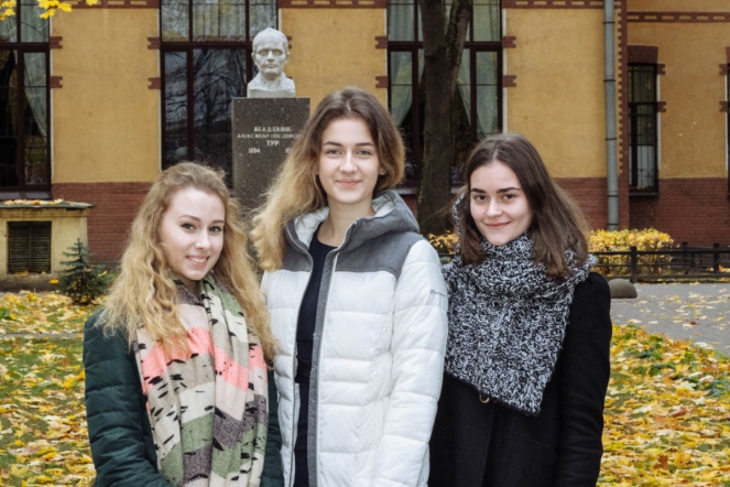 Три второкурсницы СПбГПМУ стали стипендиатами Правительства Петербурга
