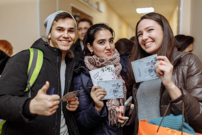 Студенты СПбГПМУ провели акцию «Открытка маме»