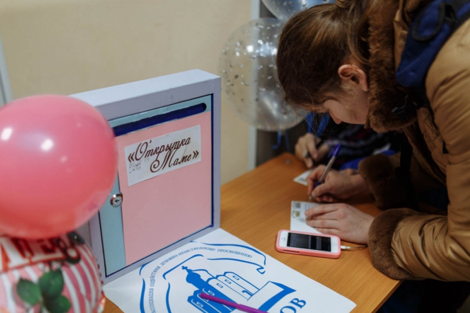 Студенты СПбГПМУ провели акцию «Открытка маме» 8