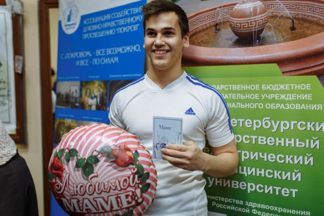 Студенты СПбГПМУ провели акцию «Открытка маме» 9