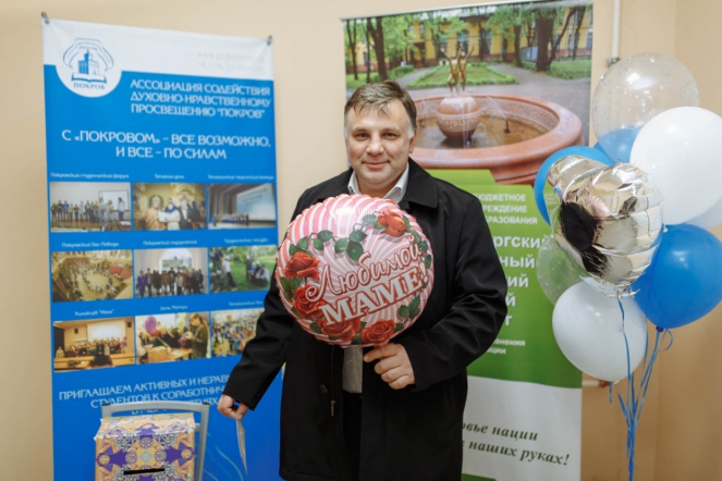 Студенты СПбГПМУ провели акцию «Открытка маме» 13