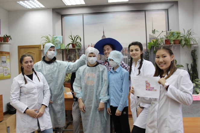 Студенты-волонтеры СПбГПМУ подготовили подарки для детей ко дню педиатра