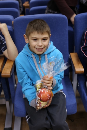 Студенты-волонтеры СПбГПМУ подготовили подарки для детей ко дню педиатра 4