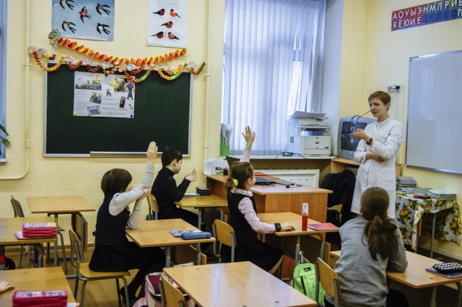 Студенты СПбГПМУ рассказали школьникам о правилах первой помощи после ДТП