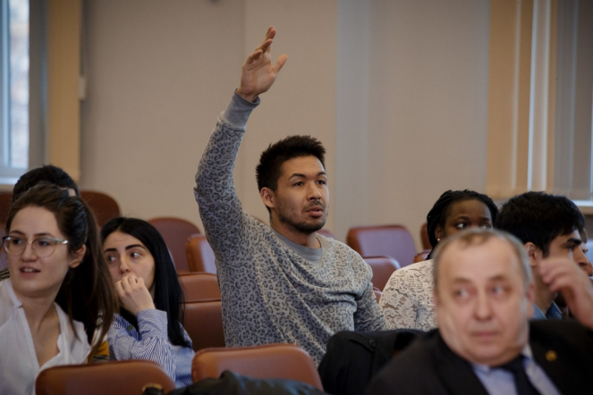 Студенты-иностранцы СПбГПМУ провели «Брейн-ринг» 33