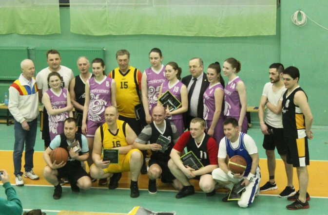 Исторический матч по баскетболу между преподавателями и студентами прошел в СПбГПМУ