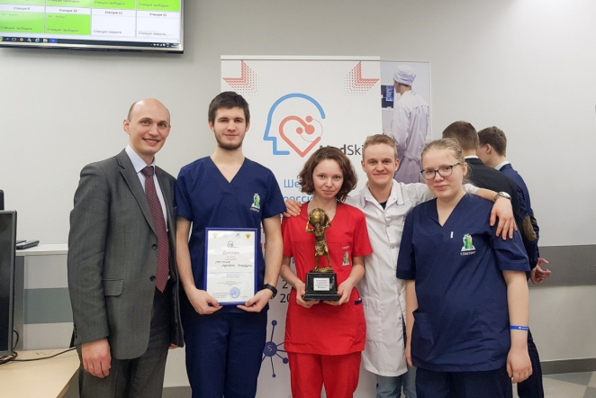 Сборная СПбГПМУ взяла "Серебряный Медскилл"