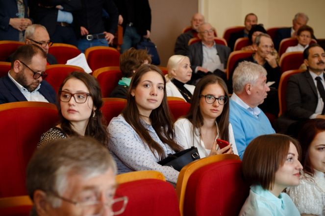 На ученом совете впервые вручены именные стипендии студентам 5