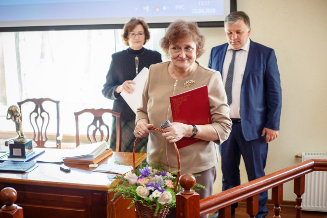 На ученом совете впервые вручены именные стипендии студентам 6