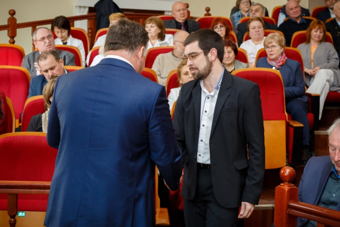 На ученом совете впервые вручены именные стипендии студентам 15