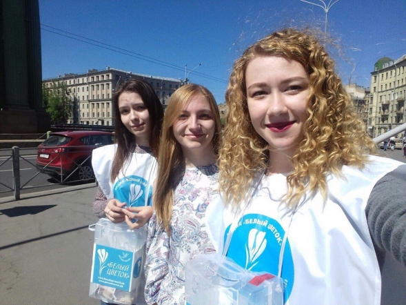 37 волонтеров СПбГПМУ приняли участие в акции "Белый цветок" 1