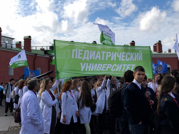 Студенты СПбГПМУ - участники Парада российских студентов
