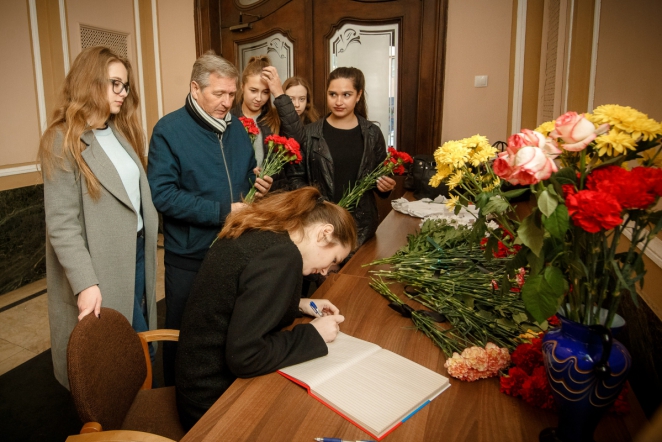 Студенты СПбГПМУ почтили память жертв трагедии в Керчи