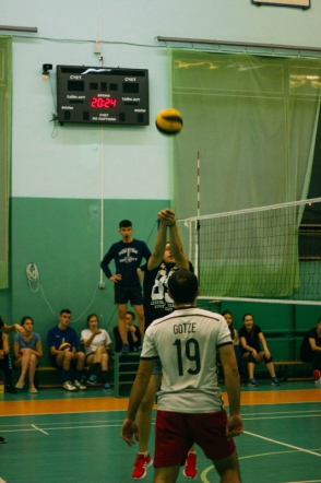 Студенты посоревновались с администрацией СПбГПМУ 7