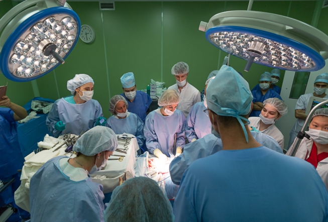 В СПбГПМУ провели уникальную операцию роженице с опухолью