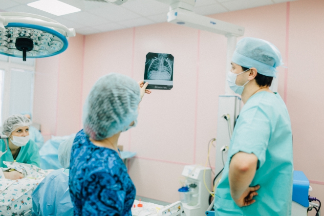 Врачи СПбГПМУ осмотрели тяжелых больных в Чечне