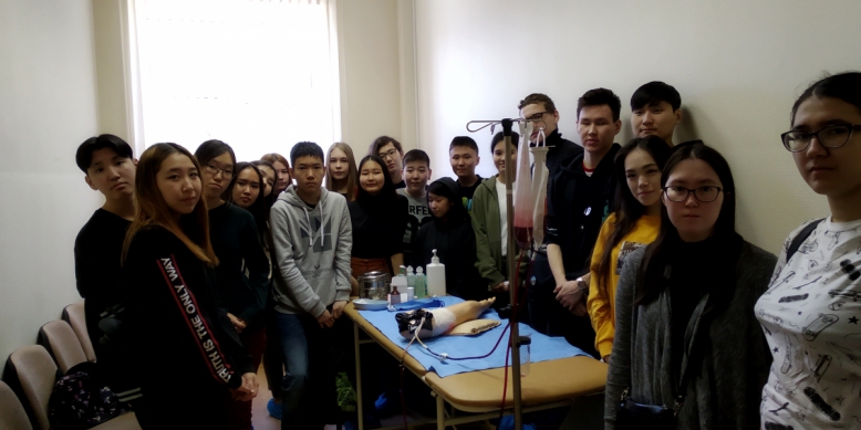 Школьникам из Якутии провели экскурсию по СПбГПМУ