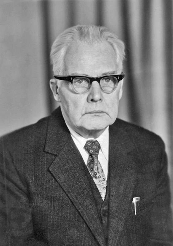 А.А. Кедров (1906–2004) — советский терапевт-кардиолог, доктор медицинских наук (1949), профессор (1950).
