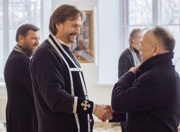 В Педиатрическом университете прошел крестный ход против эпидемии 2