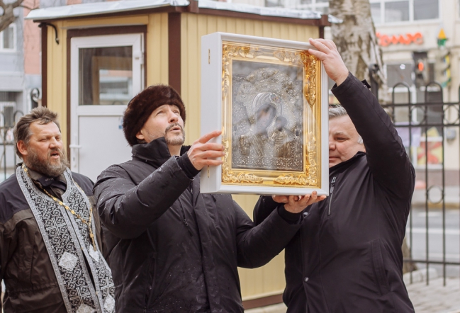 В Педиатрическом университете прошел крестный ход против эпидемии 8