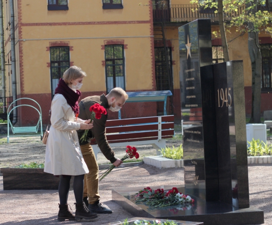 Педиатрический университет воздвиг памятник героям ЛПМИ 7