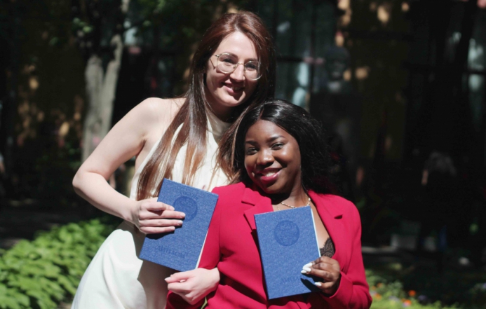 Иностранным выпускникам Педиатрического университета вручили дипломы 8