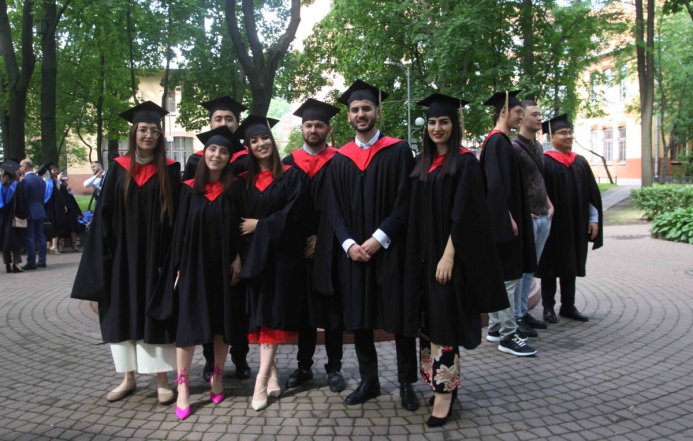 Иностранным выпускникам Педиатрического университета вручили дипломы 9