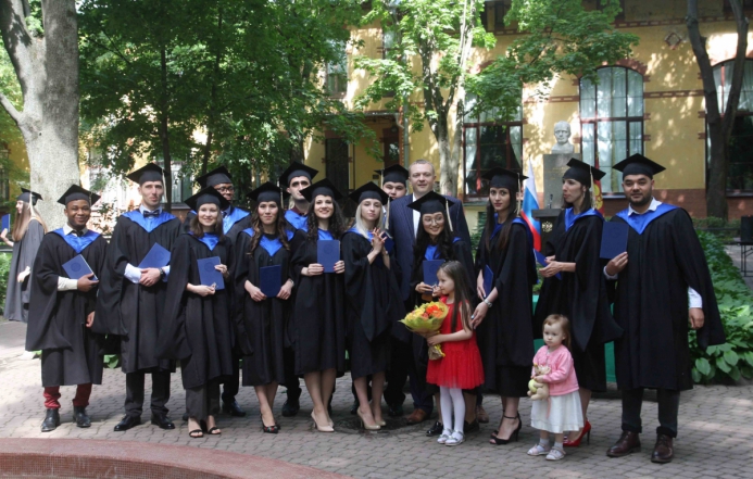 Иностранным выпускникам Педиатрического университета вручили дипломы 12