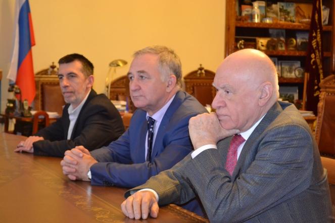 Лео Бокерия одобрил работу кардиохирургов Педиатрического университета 1